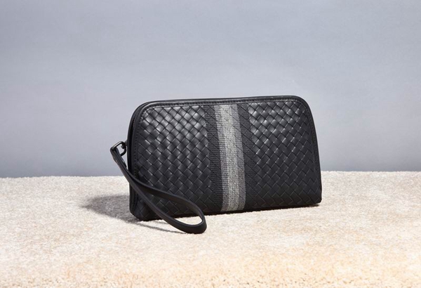 ボッテガヴェネタバッグ背面デザイン